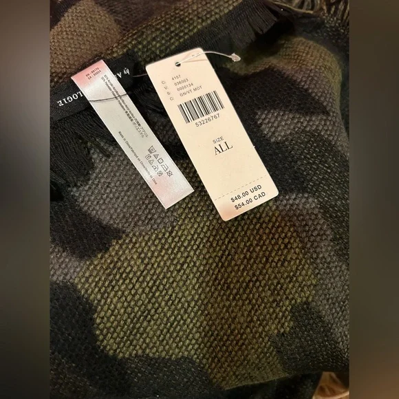 NWT Anthropologie Olive Green and Black Camouflage Scarf Wrap - Picture 2 of 2
